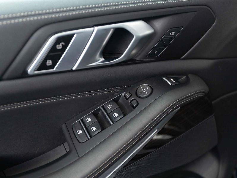 BMW X5 xDrive30d - fotka 14 z 22