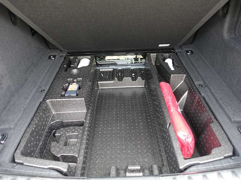 Jaguar F-Pace 2,0 R-Dynamic S D200 4x4 - fotka 34 z 38