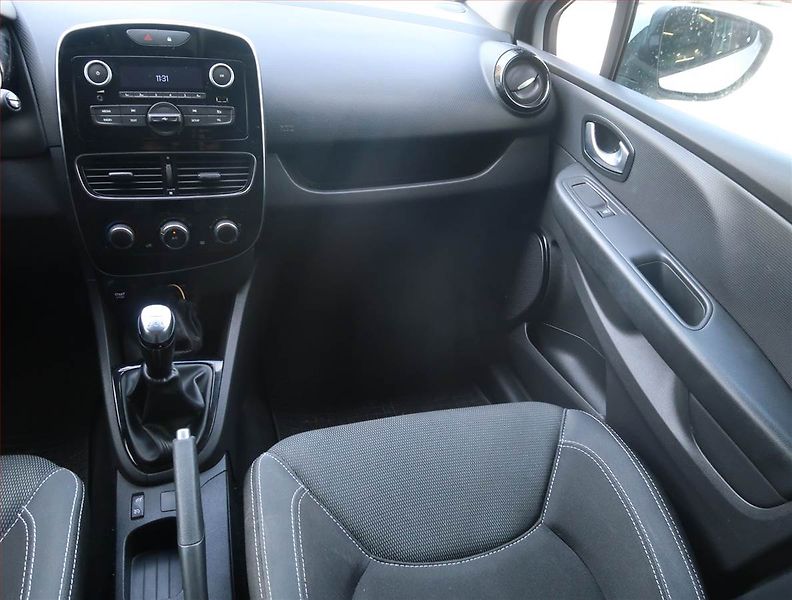 Renault Clio (2017) 1.2 16V, Tempomat - fotka 8 z 14