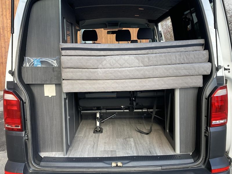 Volkswagen Multivan (2017) 2.0TDi 4MOTI0N  California  - fotka 14 z 29