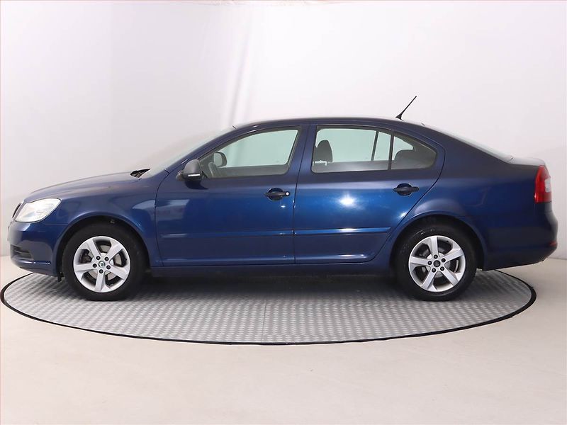 Škoda Octavia (2011) 1.6 TDI, Vyhř. sedaček - fotka 3 z 15