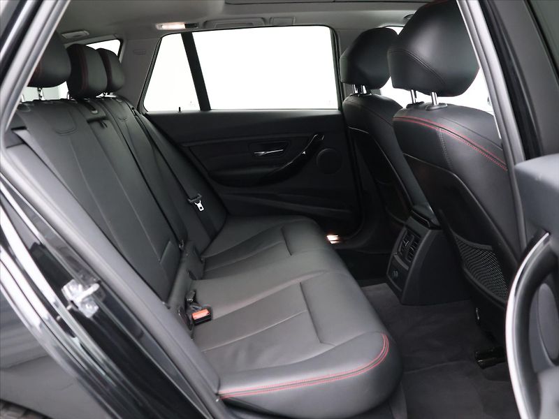 BMW Řada 3 3,0 330d 210kW Aut. xDrive - fotka 14 z 36