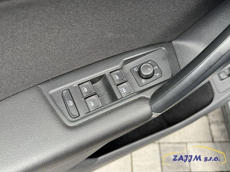 Volkswagen Tiguan 2.0TDI 4x4 + tažné, kamera - fotka 39 z 60