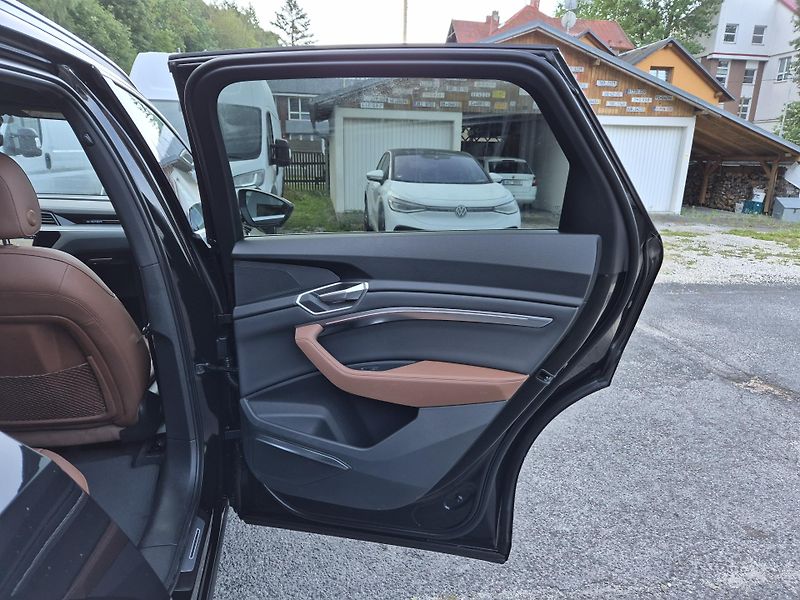 Audi e-tron 55 QUATTRO 300kw S LINE SOH92% - fotka 36 z 44