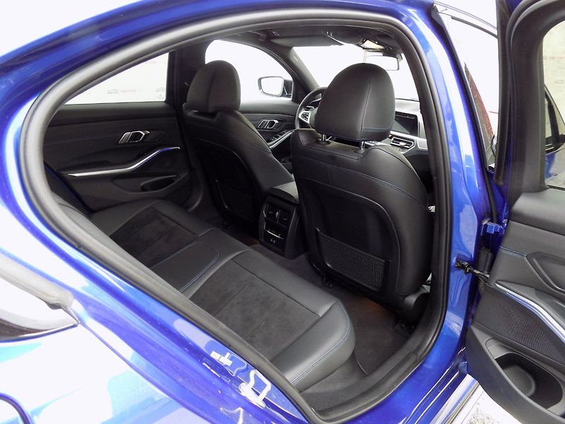 BMW Řada 3 (2020) 320d/xDrive/M-Sport/Full-LED/ - fotka 18 z 47