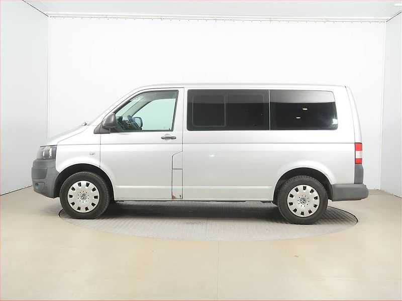 Volkswagen Transporter (2011) 2.0 TDI, Bus, 9Míst - fotka 3 z 6