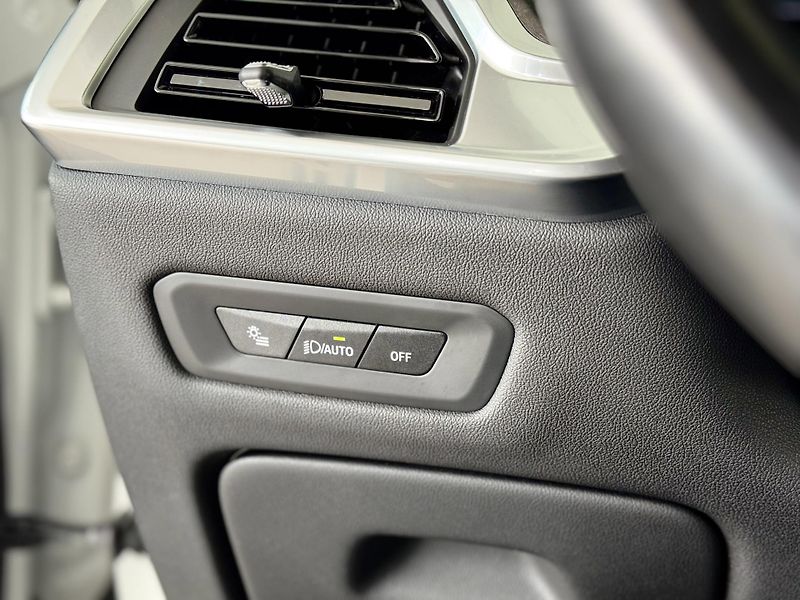 BMW X5 40i xDrive*280kW*Laser*Panoram - fotka 31 z 45