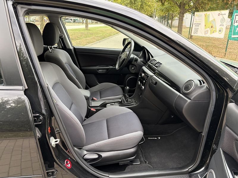 Mazda 3 1.6 Sport Active - fotka 20 z 26