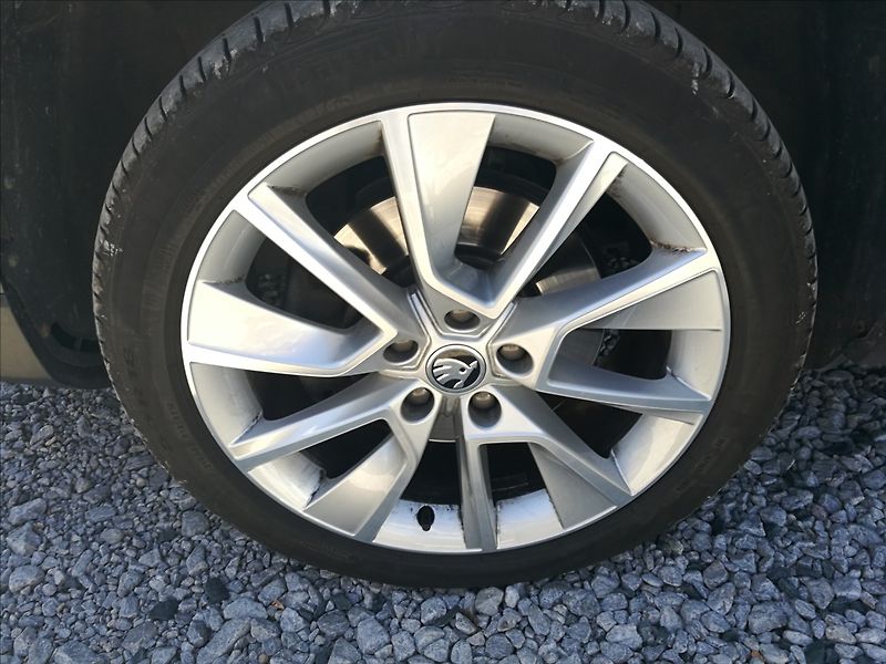 Škoda Karoq 1,5 TSI DSG - fotka 22 z 24