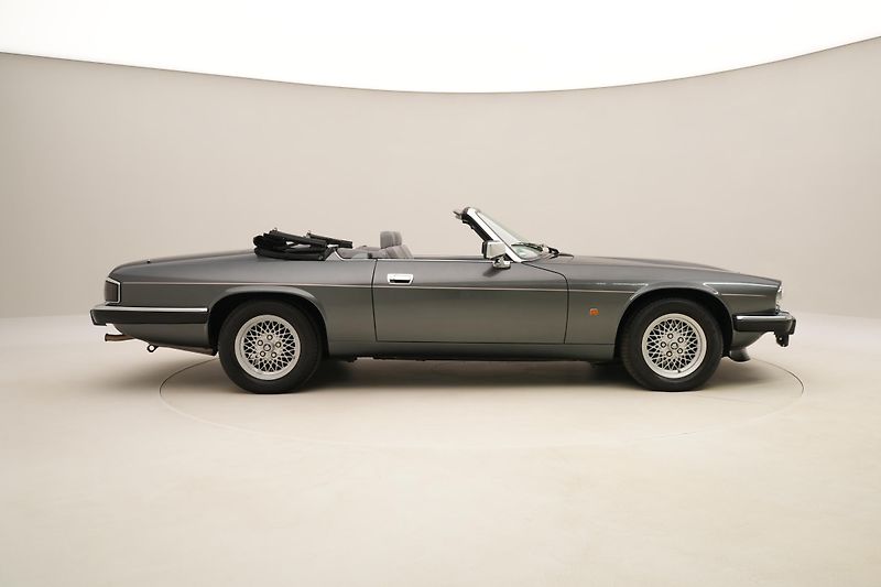 Jaguar XJS CONVERTIBLE 4.0 R6 AUT 1.maj - fotka 12 z 42