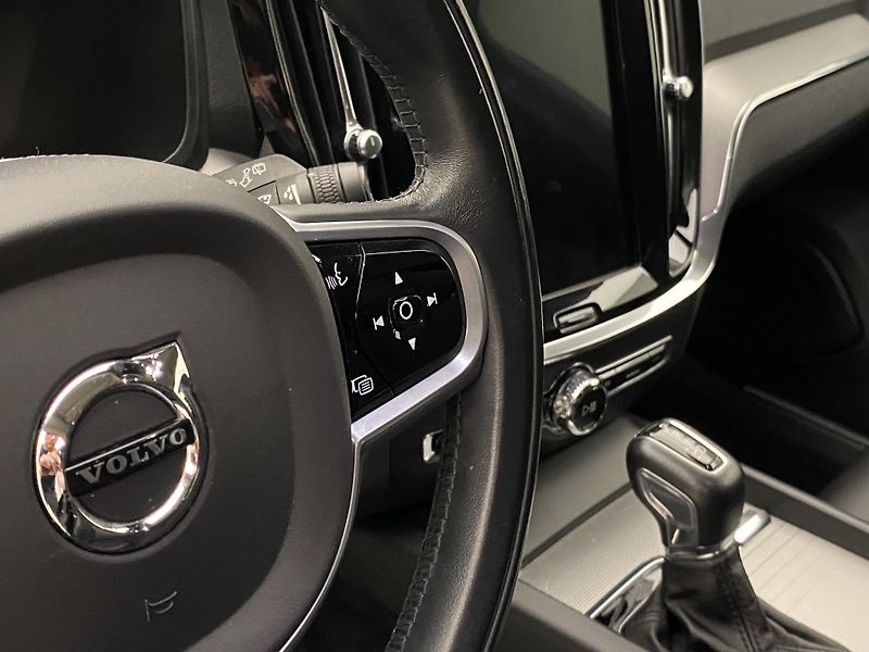 Volvo V60 D4 INSCRIPTION AUT REZERVACE - fotka 20 z 47