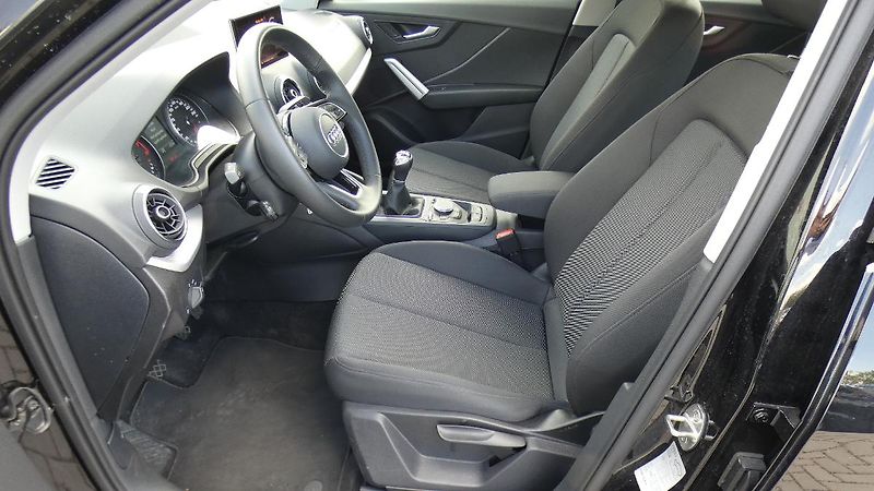 Audi Q2 1,0 TFSI Advanced - fotka 19 z 23