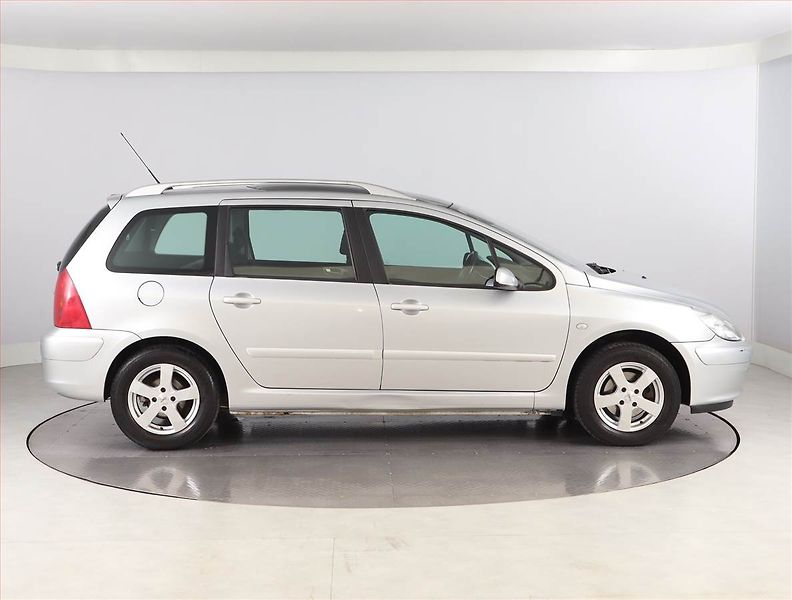 Peugeot 307 (2004) 2.0 16V, nová STK, servisované - fotka 6 z 18