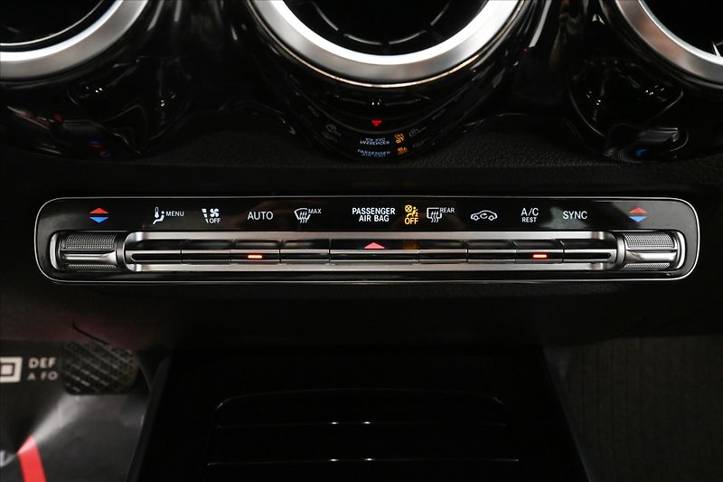 Mercedes-Benz GLB 2,0 220d 140kW 4MATIC Záruka a - fotka 21 z 31