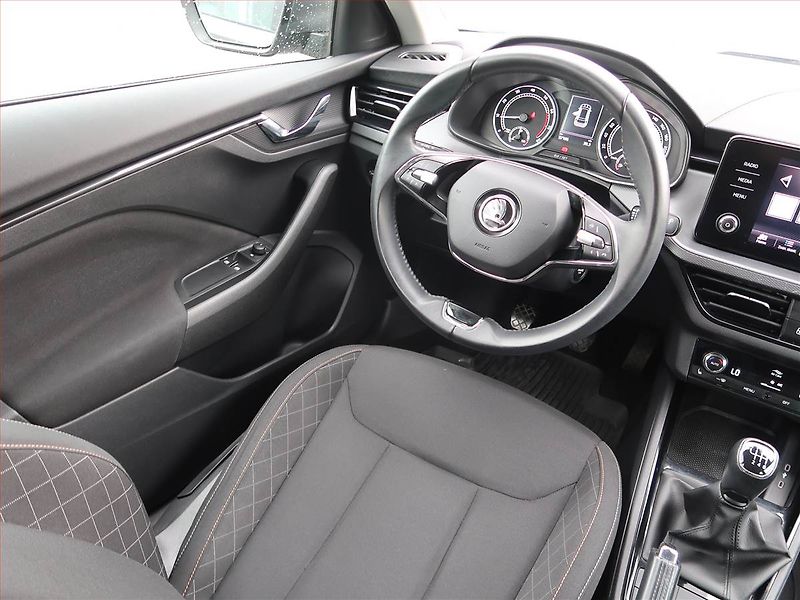 Škoda Kamiq (2023) 1.0 TSI, Tempomat - fotka 7 z 17