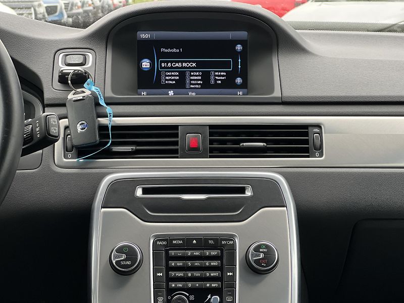Volvo V70 2.0D D4 AUTOMAT KŮŽE KLIMA - fotka 18 z 41