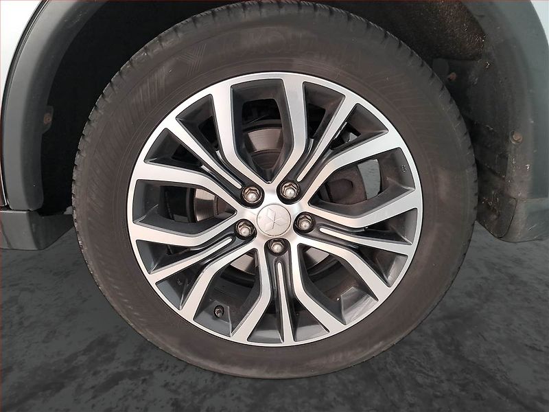 Mitsubishi Outlander (2017) Instyle 2.2 DI-D, 4X4 - fotka 15 z 17