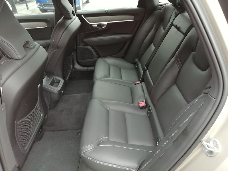 Volvo V90 2,0 Cross Country Bright Plus - fotka 6 z 19
