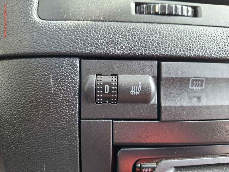 Škoda Fabia (2004) 1.4 TDi, ČR, AC, výhřev sed - fotka 13 z 17