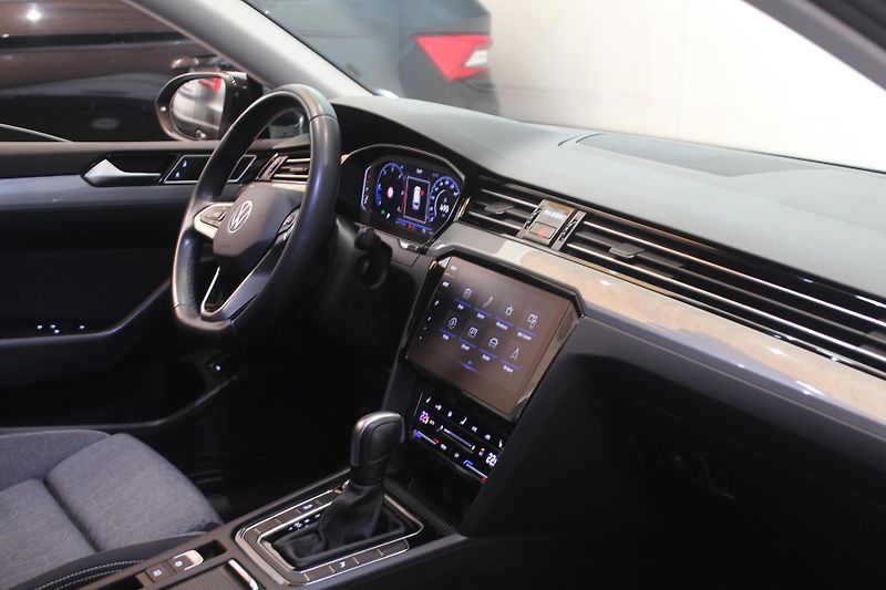 Volkswagen Passat (2023) 2.0TDI DSG Display Tažné - fotka 21 z 37