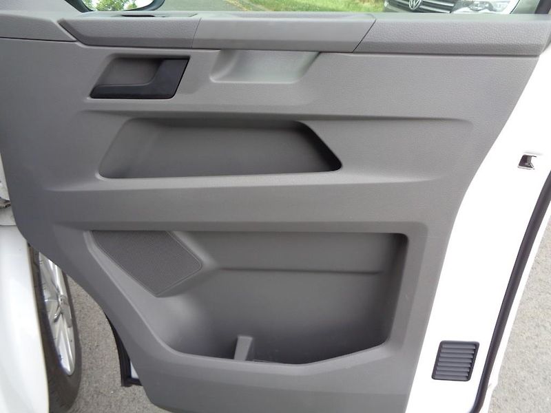 Volkswagen Caravelle 2.0 TDI Comfortline 110kW A7 - fotka 24 z 24
