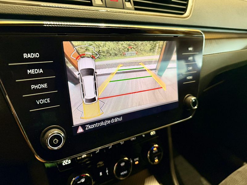 Škoda Superb 2.0 TDi DSG 4x4 Sportline - fotka 16 z 33