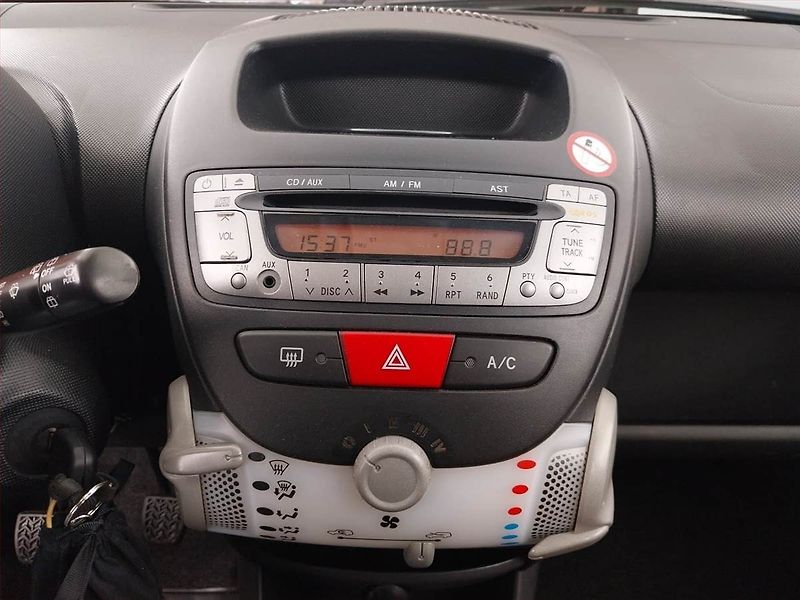 Toyota Aygo (2012) 1.0 VVT-i, po STK - fotka 12 z 15