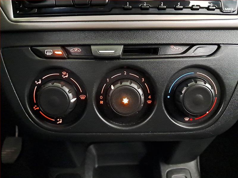 Citroën C-Elysée (2018) 1.2 PureTech, ČR,1.maj - fotka 14 z 16