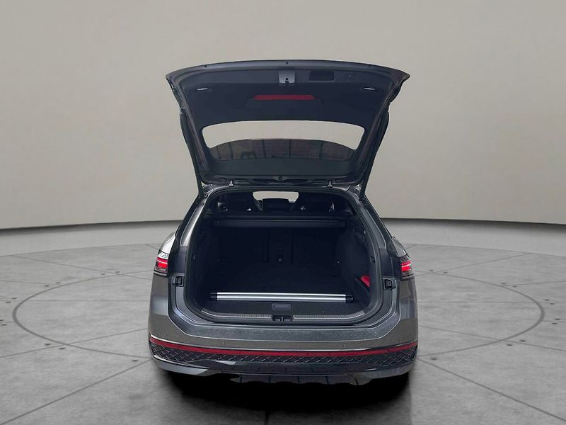 Volkswagen Passat R-Line People - fotka 4 z 7