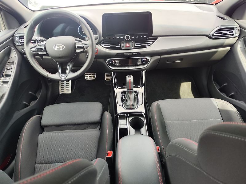 Hyundai i30 1.5 T-GDi/103kW N-Line DCT - fotka 14 z 32