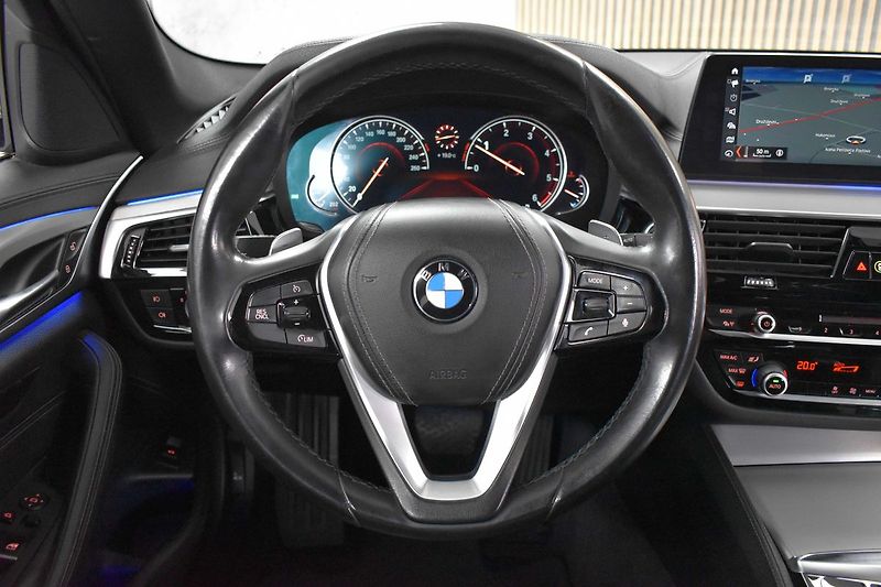 BMW Řada 5 520d LUXURY LINE*KAMERA - fotka 19 z 48