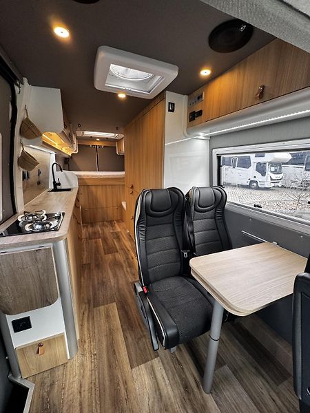 Iveco (2019) prostorná vestavba pro 4, 3,5t - fotka 14 z 36