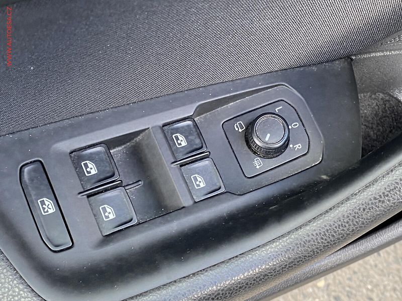 Volkswagen Passat (2018) 2.0 TDi 4x4, Comfortline - fotka 11 z 18