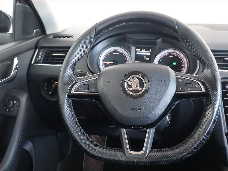 Škoda Octavia (2018) 1.6 TDI, Automat, Kůže, Navi - fotka 16 z 23