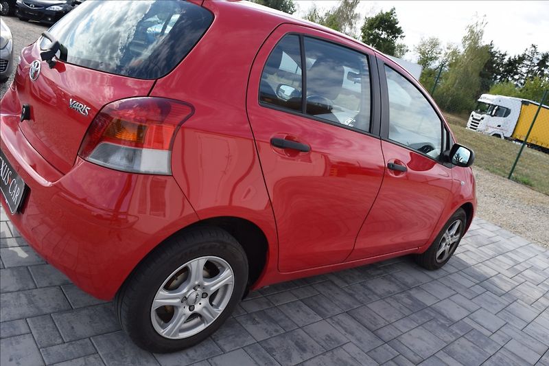 Toyota Yaris 1,0 i 51KW ZAD. PARK. SENZORY - fotka 5 z 40