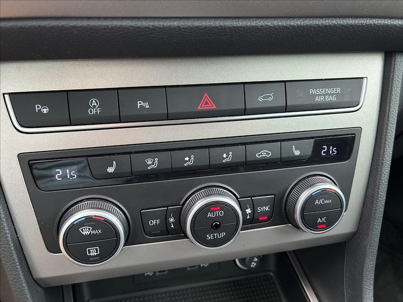Seat Ateca 2,0 TDI TAŽNÉ KAMERA - fotka 29 z 31