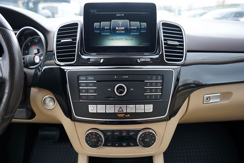 Mercedes-Benz GLE 350d 4Matic AMG/20/ČR - fotka 28 z 35