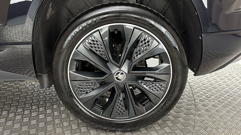 Škoda Karoq 1.5 TSI DSG Sportline - fotka 19 z 27