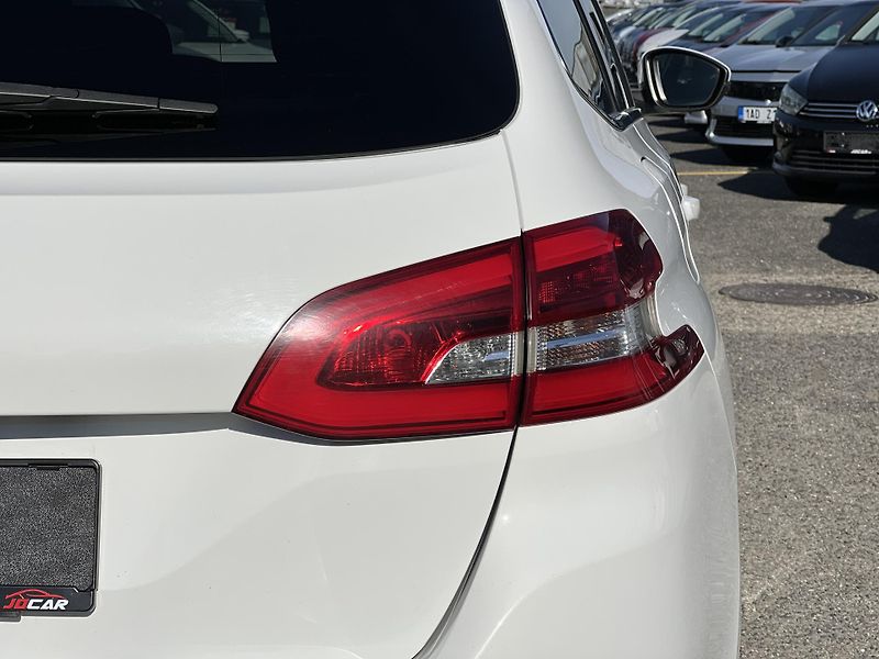 Peugeot 308 1.5HDi KLIMA KAMERA NAVI ALU - fotka 43 z 44