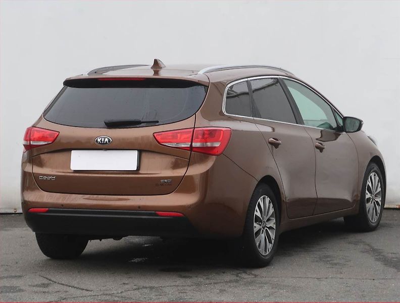 Kia Ceed (2017) Premium 1.6 CRDi, Serv.kniha - fotka 5 z 20