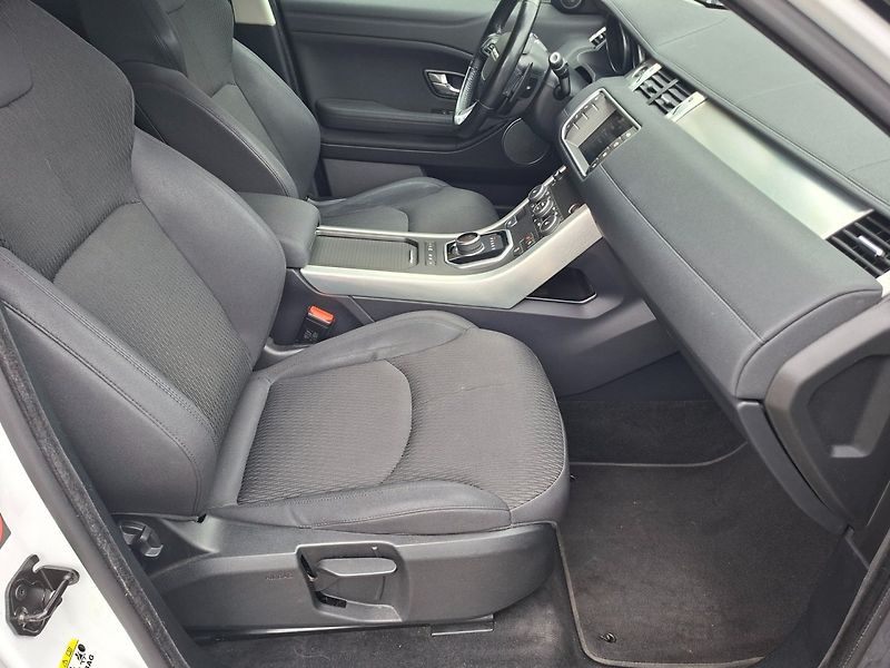 Land Rover Range Rover Evoque (2017) 2.0TD4 110kW 4X4 -NOVÉ V ČR - fotka 24 z 42