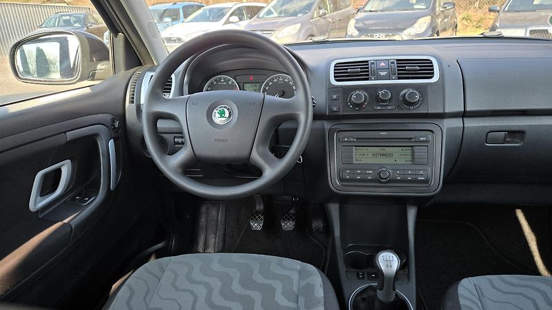 Škoda Fabia 1.4 16V AMBIENTE 1MAJITEL - fotka 19 z 36