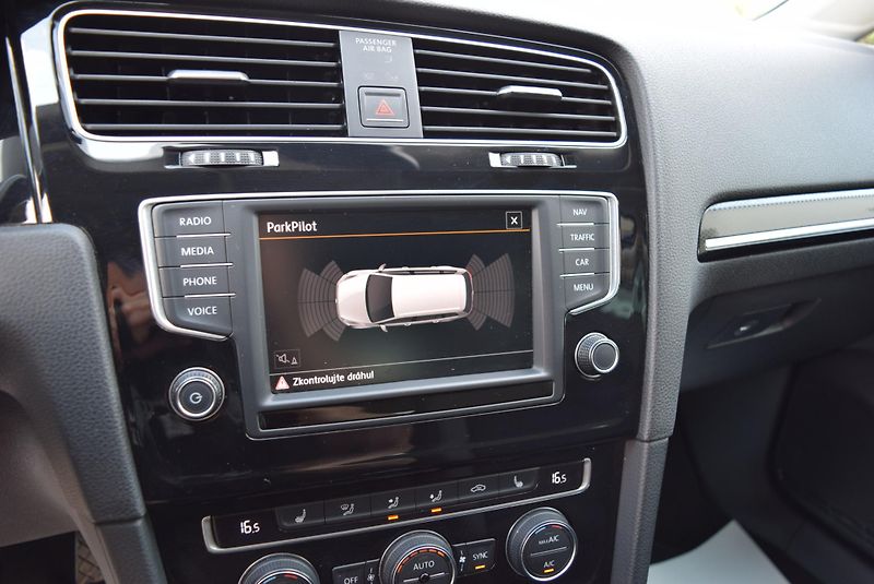 Volkswagen Golf Variant (2016) 1.4TSI 92kw CLBMT XEN NAVI APP - fotka 25 z 51
