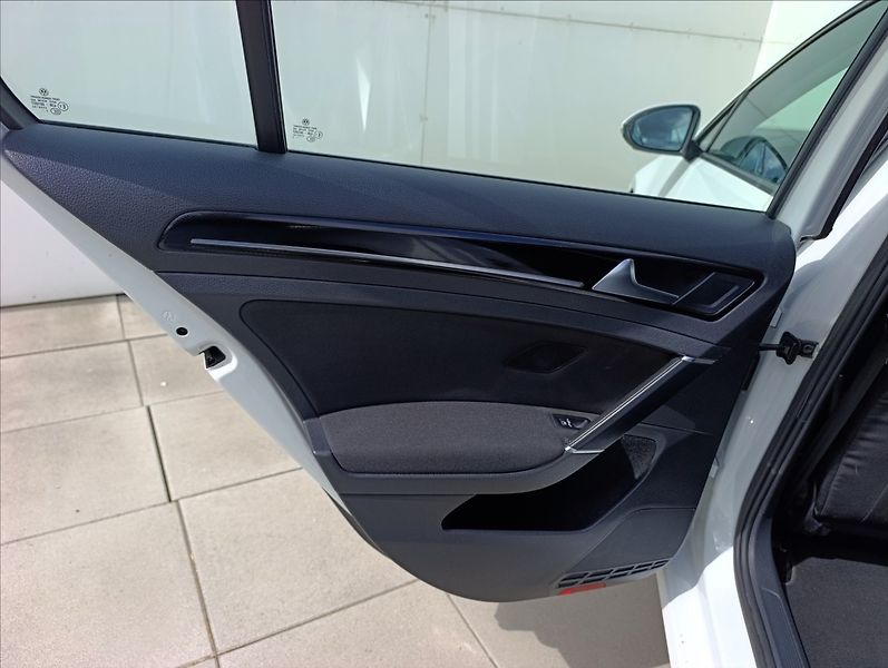 Volkswagen Golf 2,0 TDi DSG Aut.Klima Tempomat - fotka 22 z 41