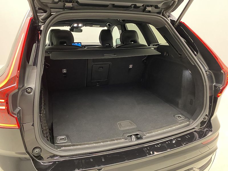Volvo XC60 B5 AWD BLACK EDITION AUT CZ - fotka 6 z 60