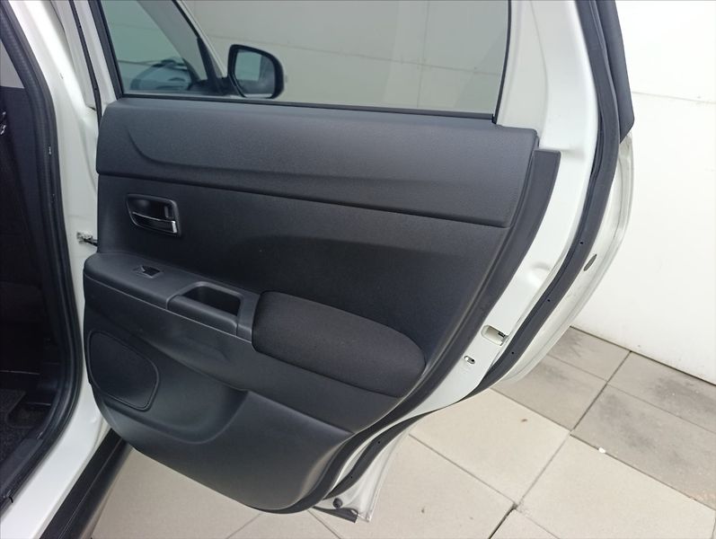 Mitsubishi ASX 1,6 DI-D 4x4 Kamera Navigace - fotka 23 z 37
