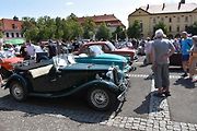 Ze startu XIV. Slánského okruhu - průjezd Londou.
