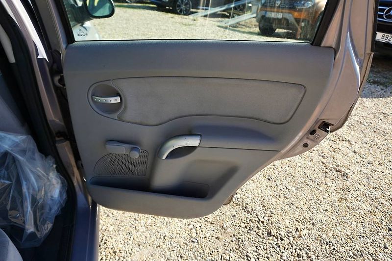 Citroën C3 (2003) 1,4 HDI 66 kW - fotka 13 z 27