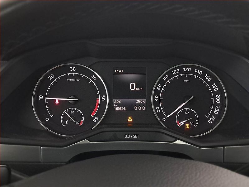 Škoda Superb (2018) 2.0 TDI, Navi, Bi-Xenony - fotka 11 z 19