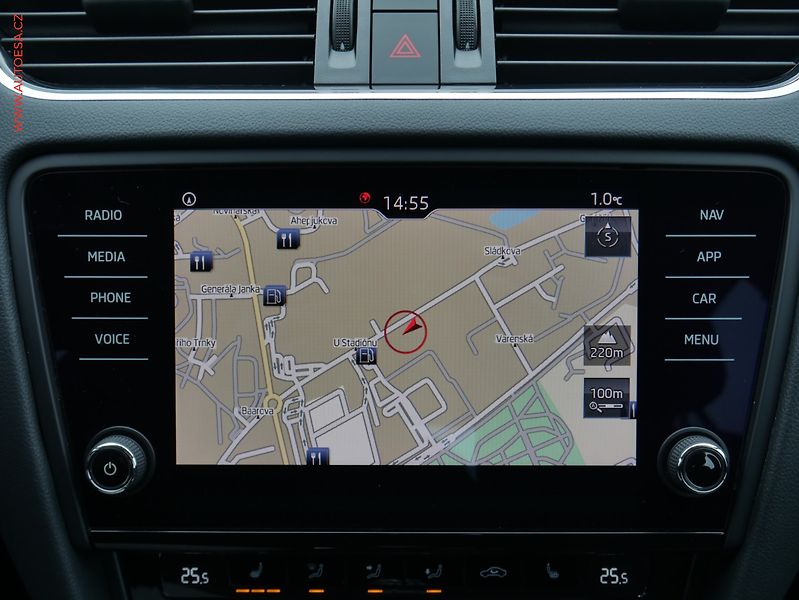 Škoda Octavia (2018) 1.6 TDi, ČR, Style, LED, navi - fotka 17 z 23
